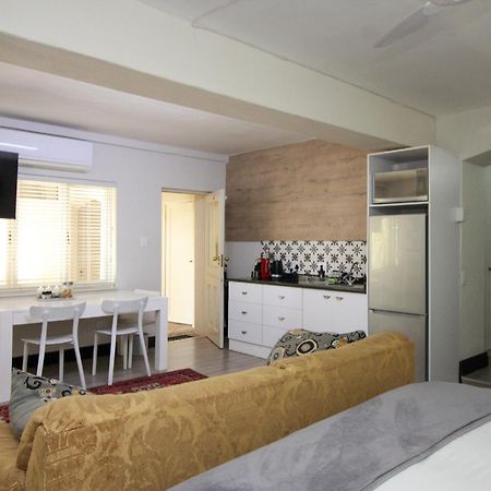 4 Piet Retief Hotel สเตลเลนบอช ภายนอก รูปภาพ