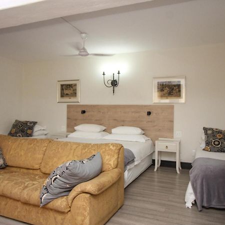 4 Piet Retief Hotel สเตลเลนบอช ภายนอก รูปภาพ