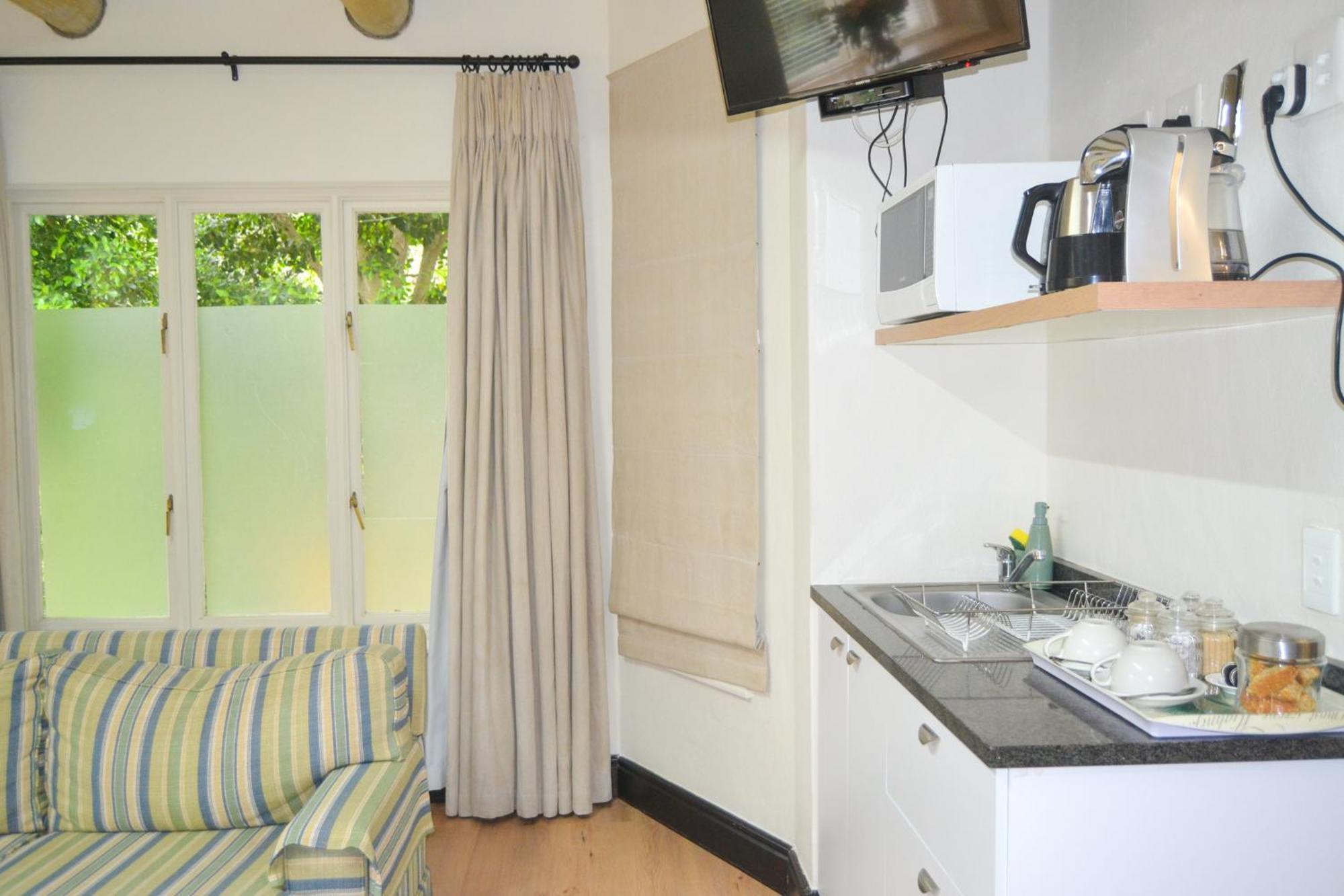 4 Piet Retief Hotel สเตลเลนบอช ภายนอก รูปภาพ