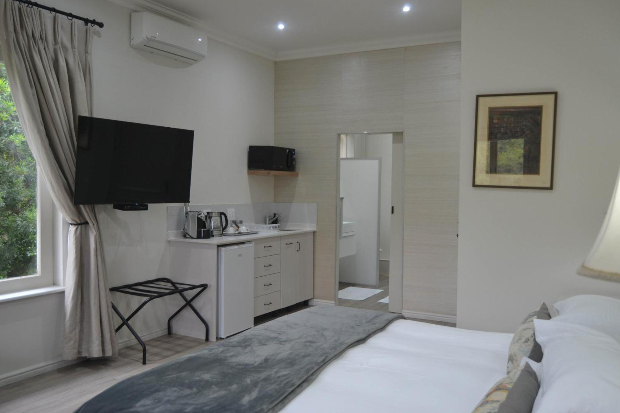 4 Piet Retief Hotel สเตลเลนบอช ภายนอก รูปภาพ