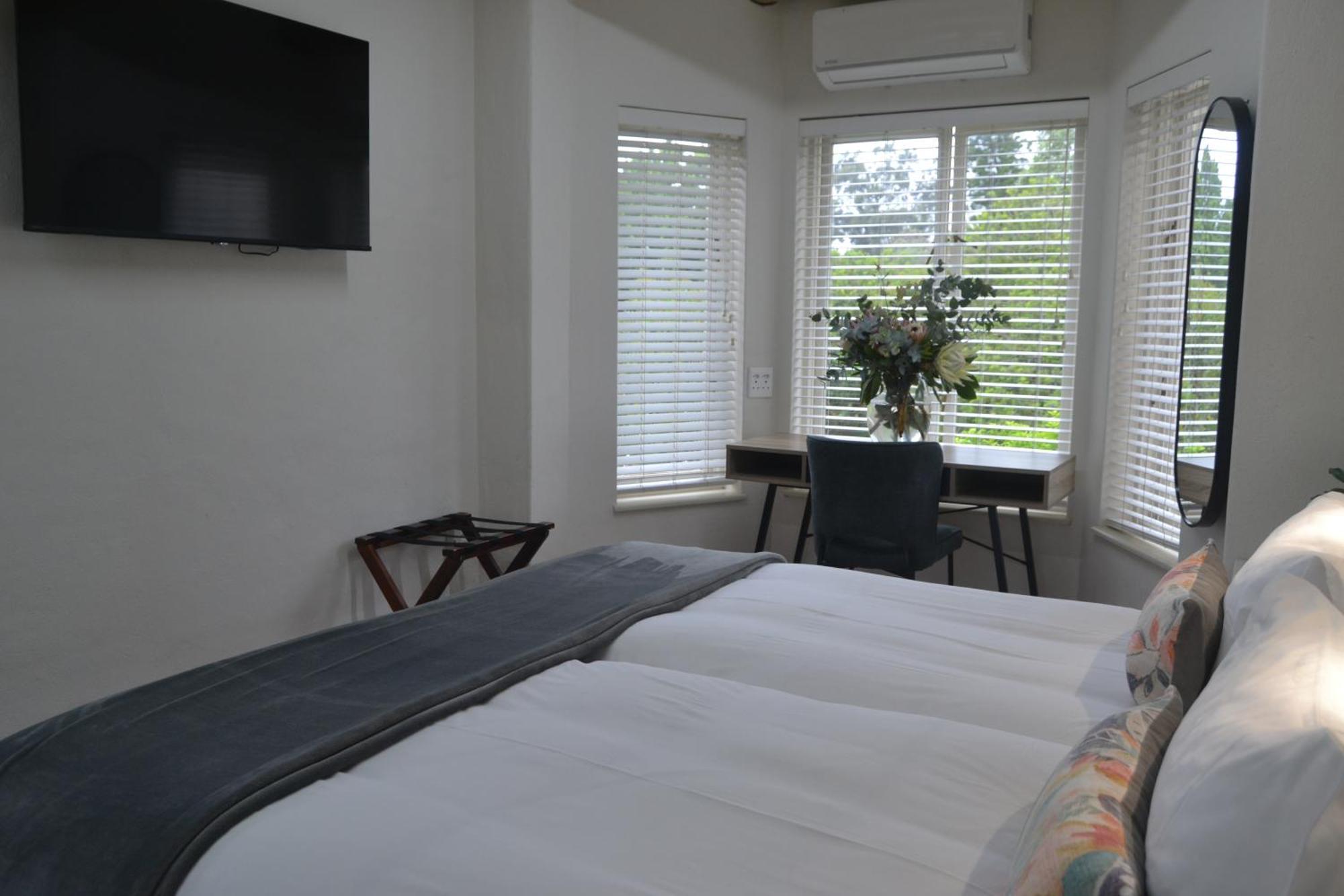 4 Piet Retief Hotel สเตลเลนบอช ภายนอก รูปภาพ