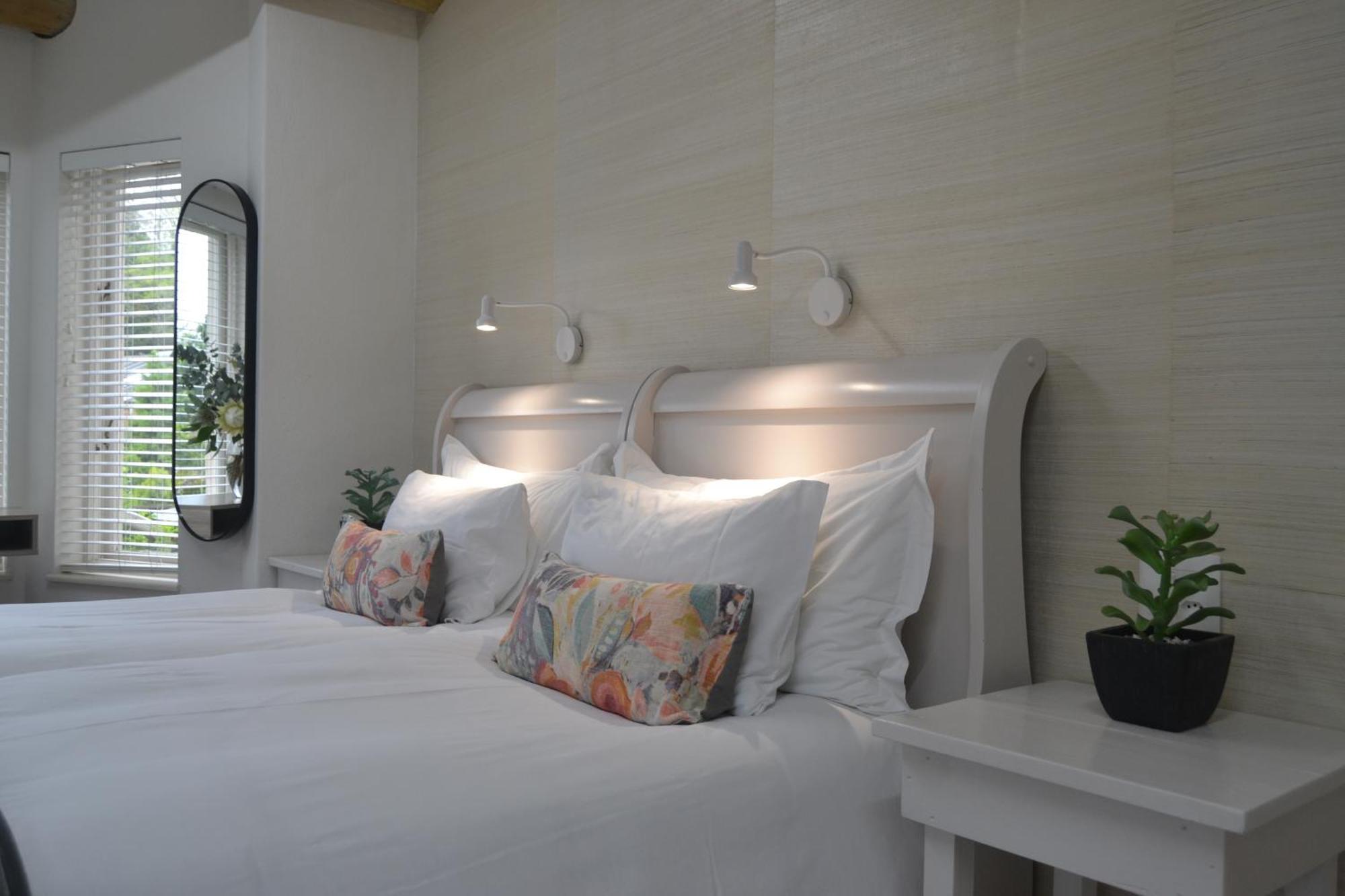 4 Piet Retief Hotel สเตลเลนบอช ภายนอก รูปภาพ