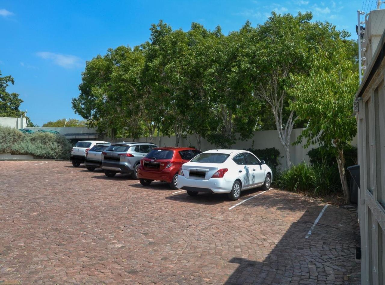 4 Piet Retief Hotel สเตลเลนบอช ภายนอก รูปภาพ