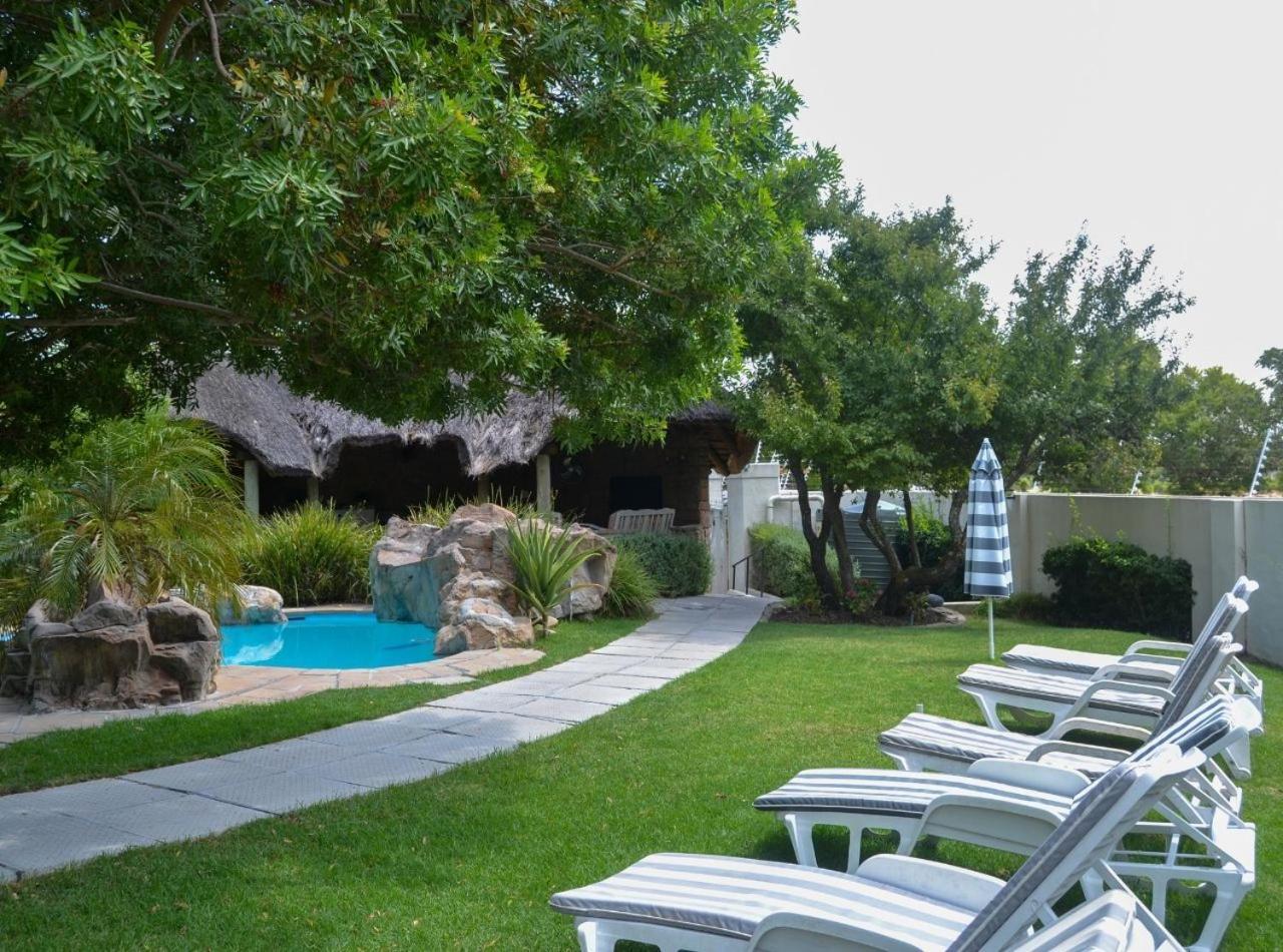 4 Piet Retief Hotel สเตลเลนบอช ภายนอก รูปภาพ