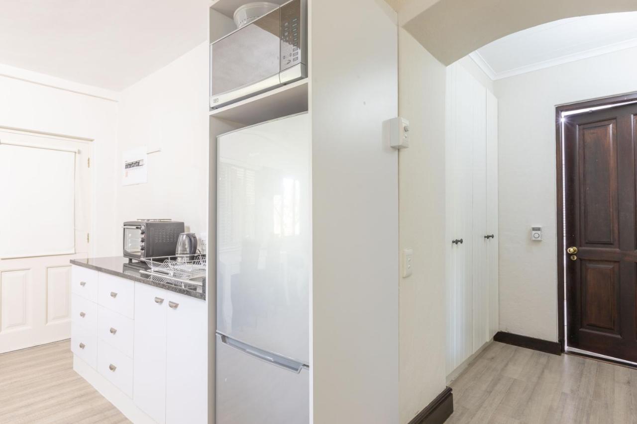 4 Piet Retief Hotel สเตลเลนบอช ภายนอก รูปภาพ