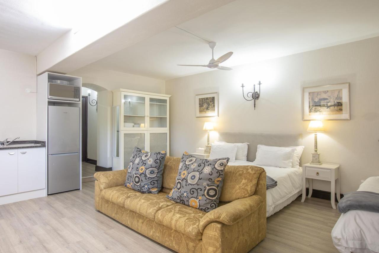 4 Piet Retief Hotel สเตลเลนบอช ภายนอก รูปภาพ